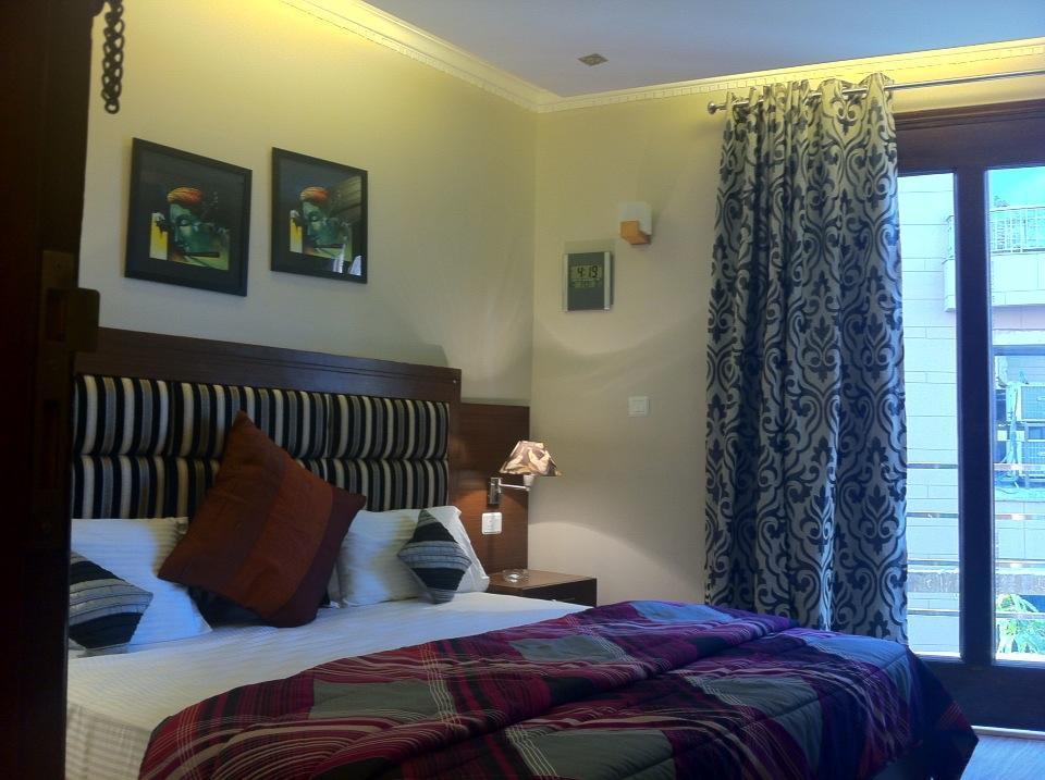 Oyo Hotel Metro Tower Near Ambience Mall New Delhi Exteriör bild